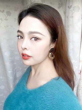 中国女性プロフィール写真1